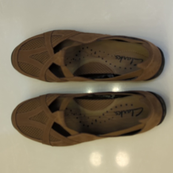 Clarks Slip-on Shoes - Picture 5 of 8
